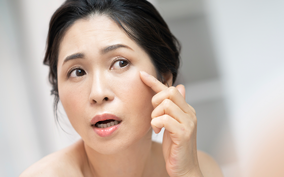まぶたが下がる、重く感じる眼瞼下垂
